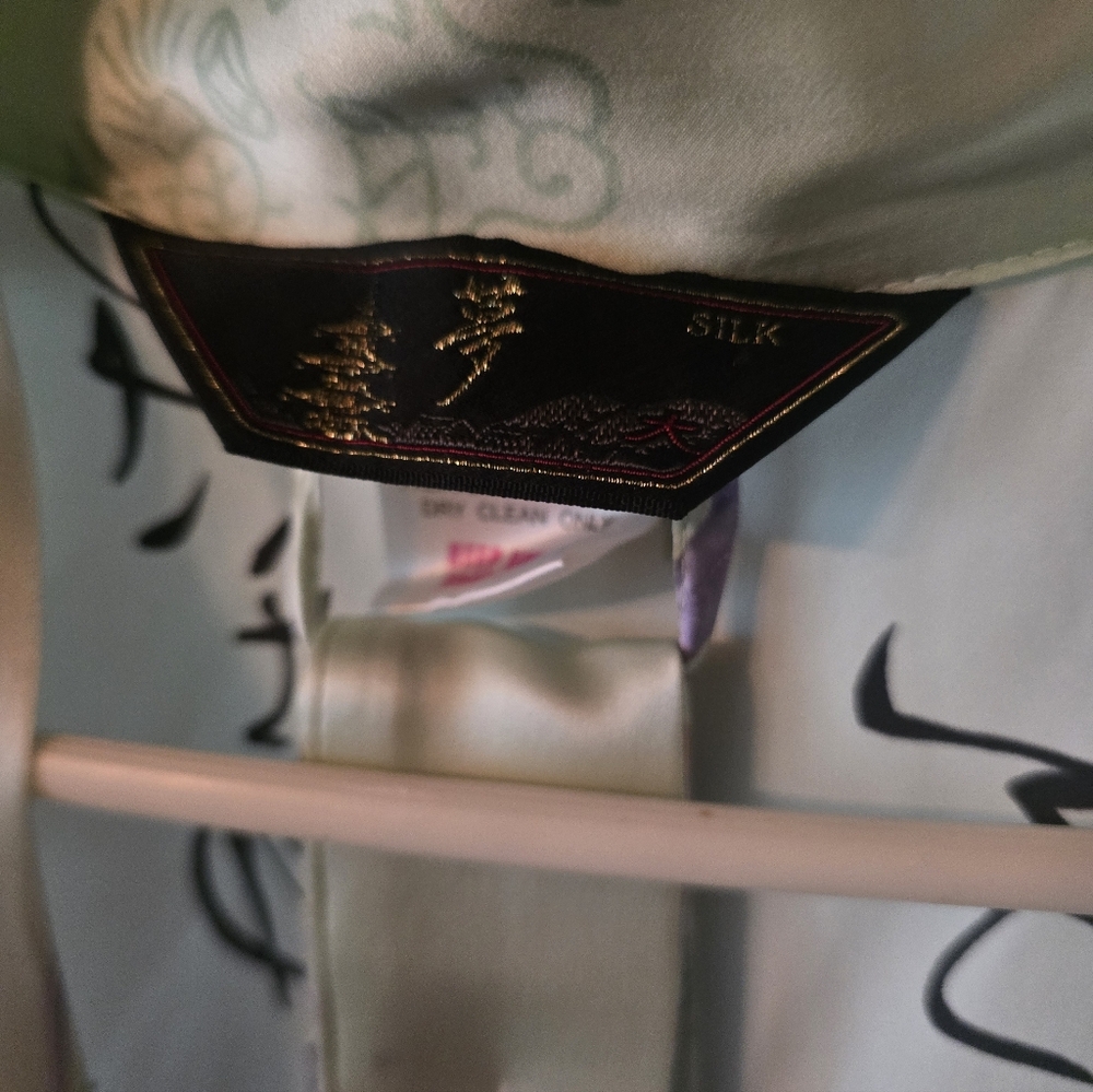 Elegant Floral Silk Robe Made In Japan NWOT - Picture 2 of 5